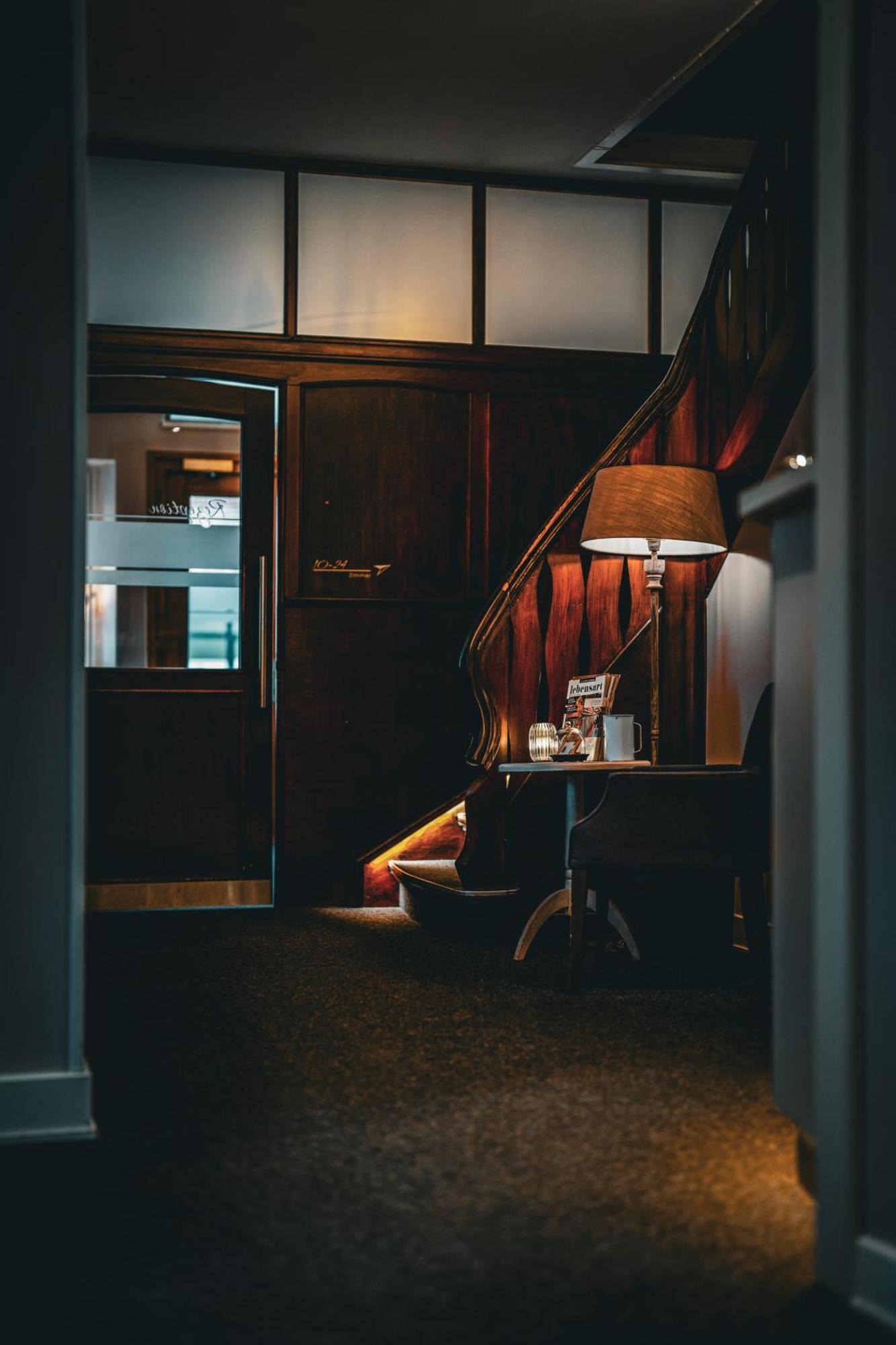 Hotel Kuehl Ноймюнстер Экстерьер фото