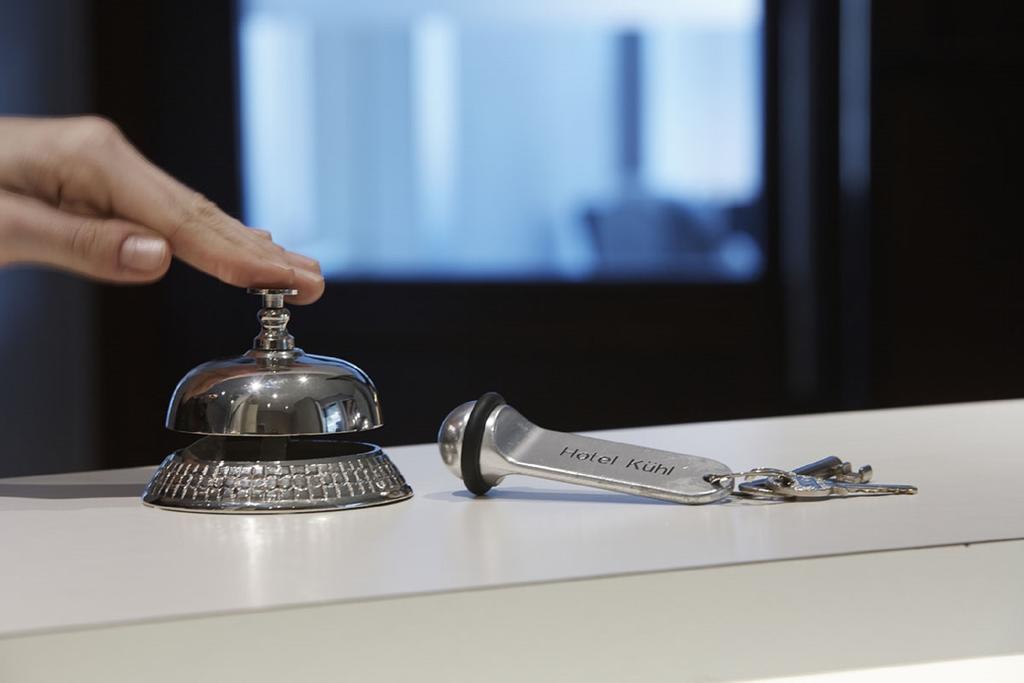 Hotel Kuehl Ноймюнстер Экстерьер фото